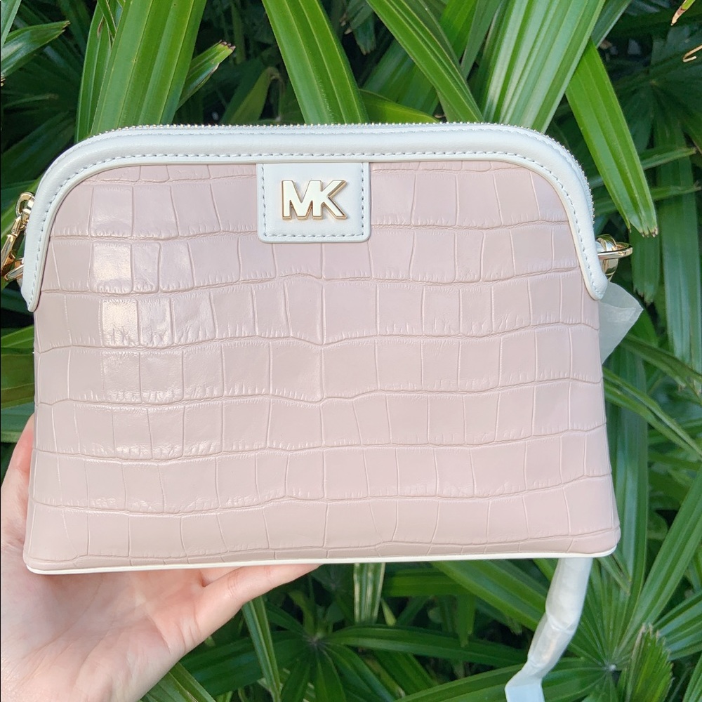 Micheal Kors Crocodile Embossed crossbody - Picture 2 of 15